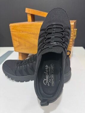 Skechers Women’s Black Slip-On Air-Cooled Sneakers Memory Foam Insoles.